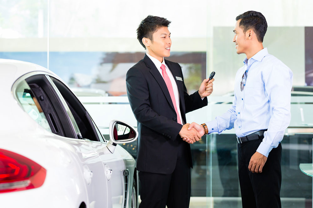 How Leasing and Financing a Car Affects Credit Score